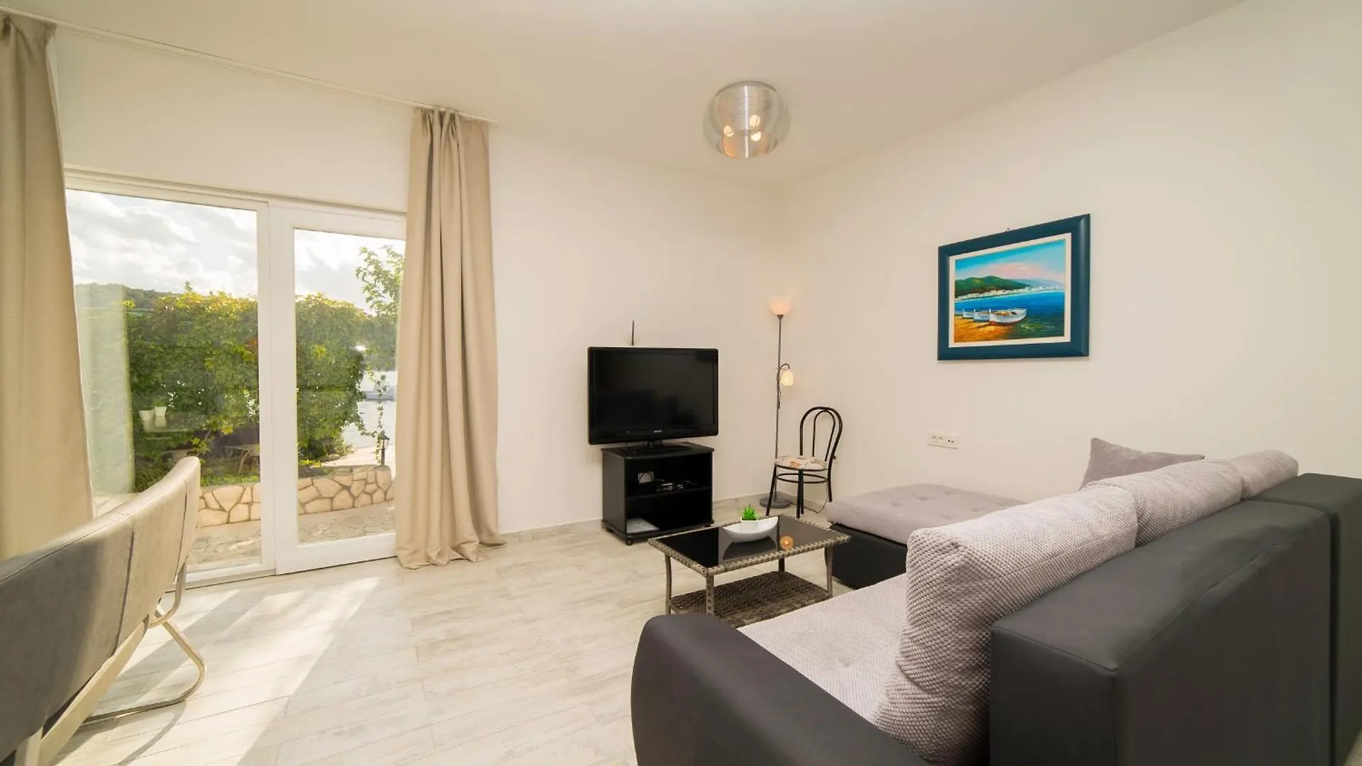 Apartment Kampor 15310A 拉布 克罗地亚